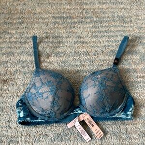 NWT Victoria’s Secret Dream Angels Velvet Bra